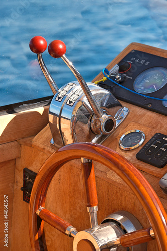 Steering wheel on luxury boat © moodboard