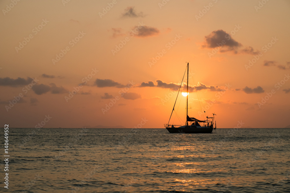 Setset sailling boat