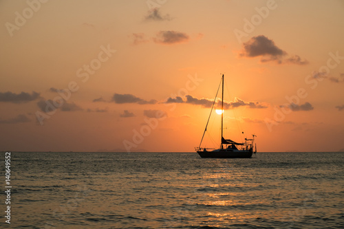 Setset sailling boat