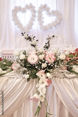 Wedding decoration with fresh flowers © moodboard