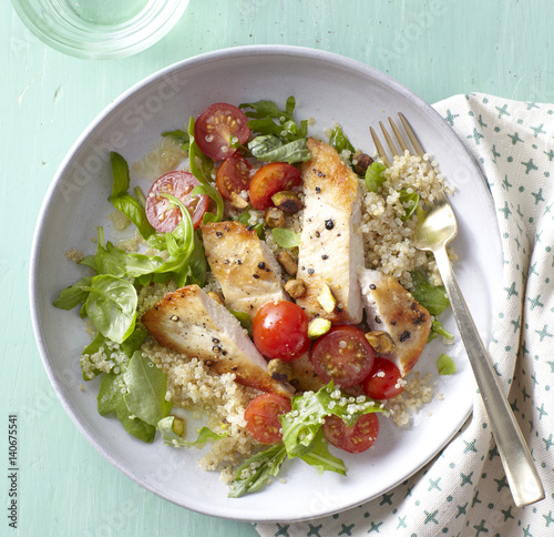 Chicken with quinoa in a bowl.