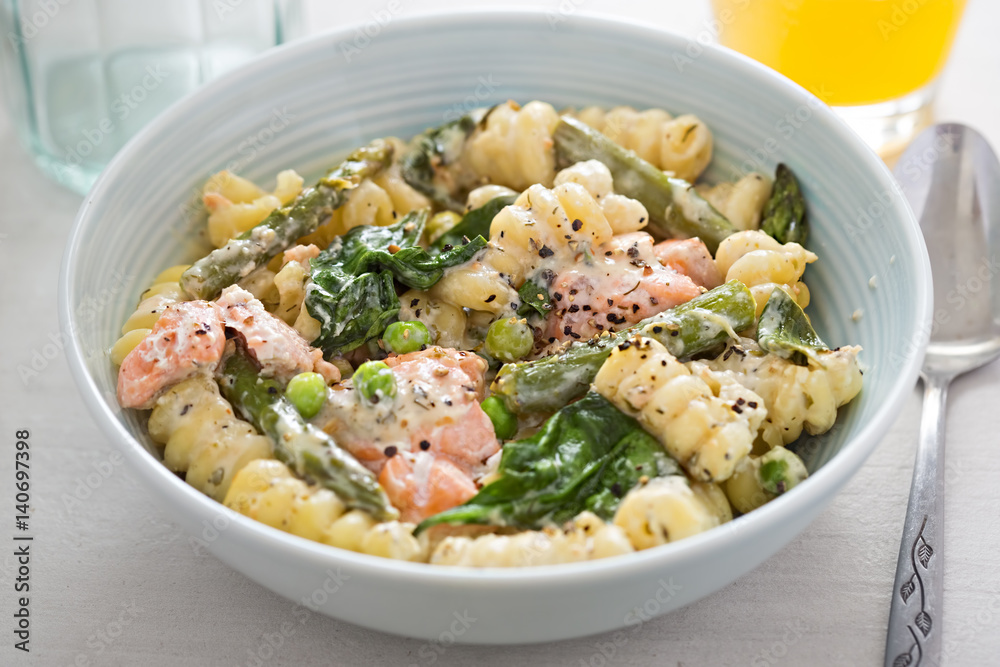 Salmon asparagus primavera with spinach and green asparagus Salmon asparagus primavera with spinach and green asparagus