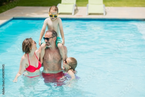 Happy parents and kids in pool © WavebreakMediaMicro