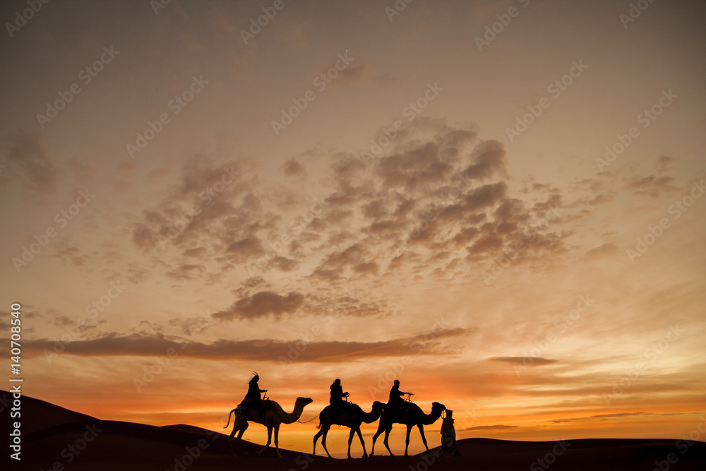 atardecer en el desierto atardecer en el desierto
