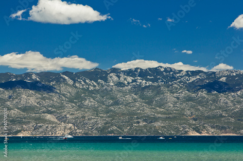 Adriatische Meer und Berge in Kroatien