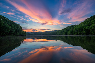 Leinwandbilder See Sommerabend am Appalachen-Bergsee  © aheflin