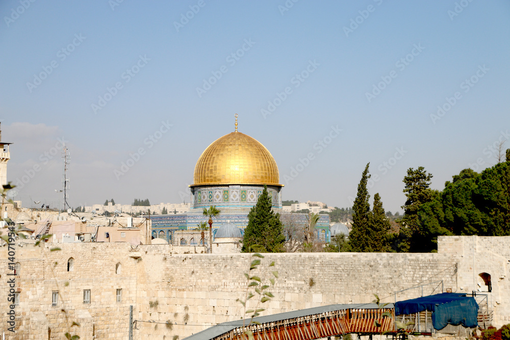 Gold Islamic church, cover poklonninya Islamic mosque in Jerusalem