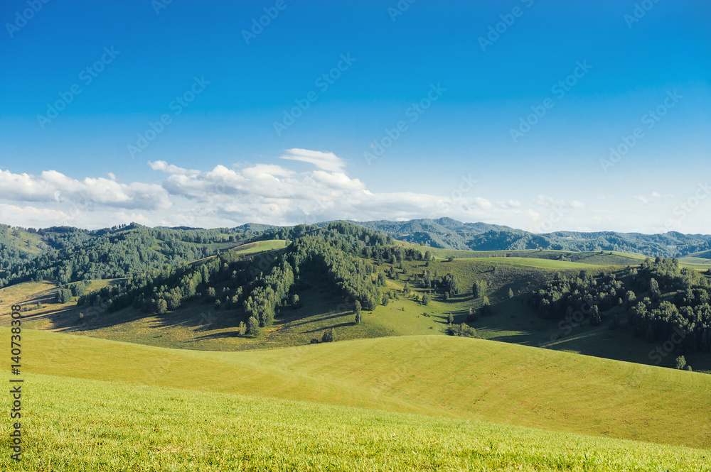 Obraz premium Beautiful sunny day is in mountain landscape.