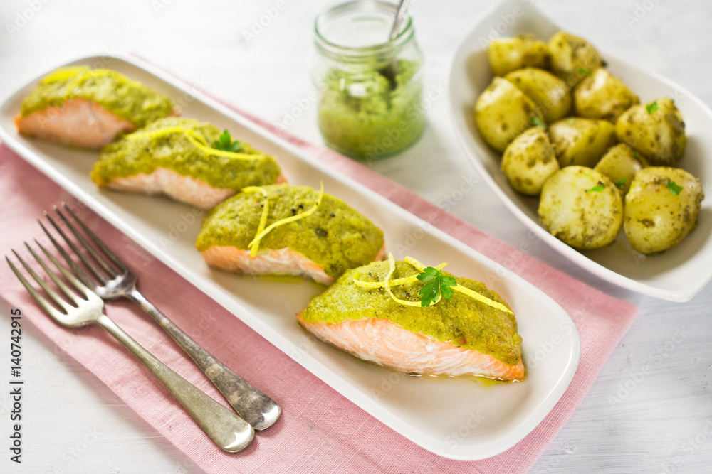 Salmon fillets with green pesto Salmon fillets with green pesto