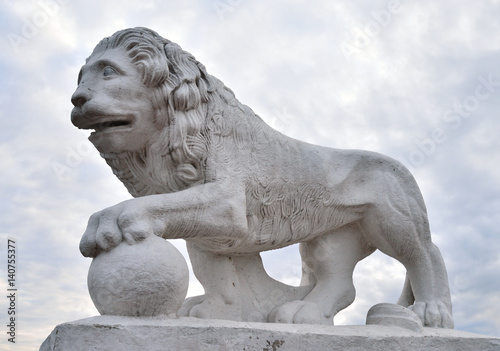 Statue of lion.