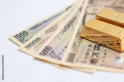 japanese money and gold bullion