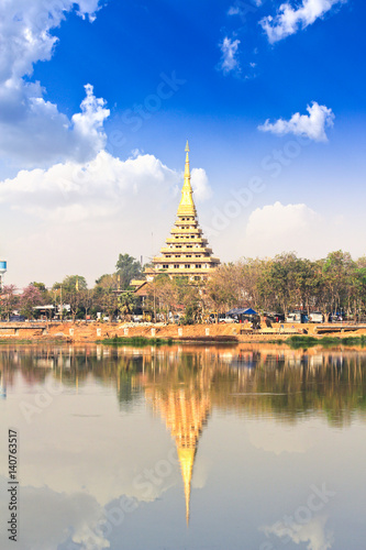 Reflection of Phra Mahathat Kaen Nakhon, Khon Kaen, Thailand © doraclub