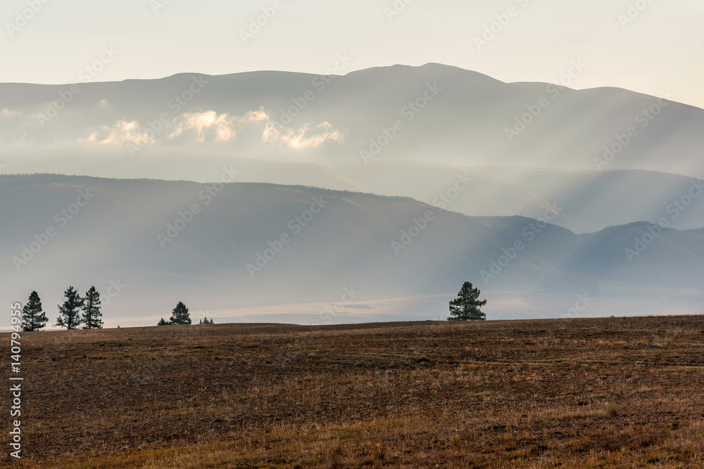 Obraz premium mountains sunlight rays dawn