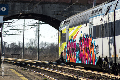 binari della ferrovia con treno di passaggio photo