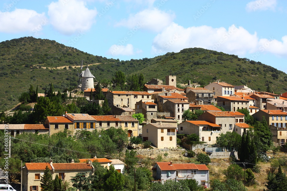 Village de Cucugnan dans les Corbières, France