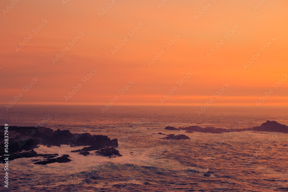 Naklejka premium Sunset on the California Coastline Ocean