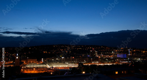 Stuttgart Talkessel bei Nacht