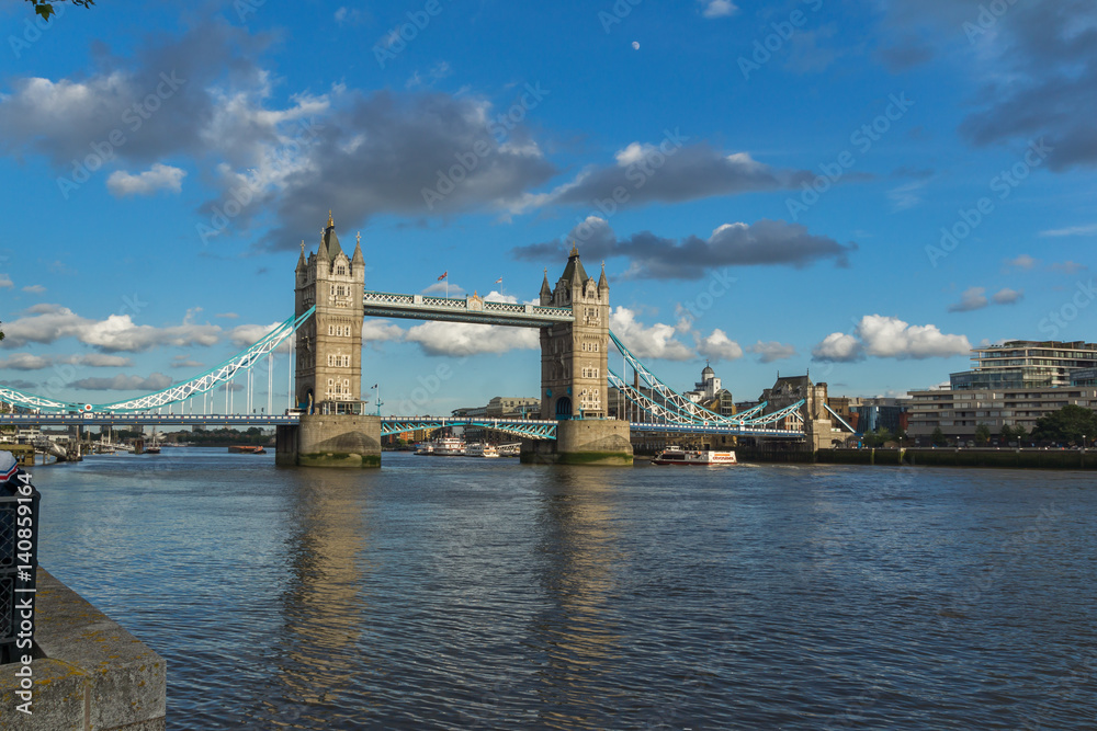 Obraz premium LONDON, ENGLAND - JUNE 15 2016: Sunset view of Tower Bridge in London, England, Great Britain