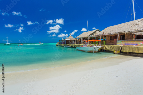 Palm beach at Aruba island © PhotoSerg