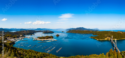 Fényképezés 雲仙・天草を一望できる長島の針尾公園展望所。八代海に臨む崖上にあり、もと天草一帯の実権を握っていたといわれる豪族宮地氏の砦跡