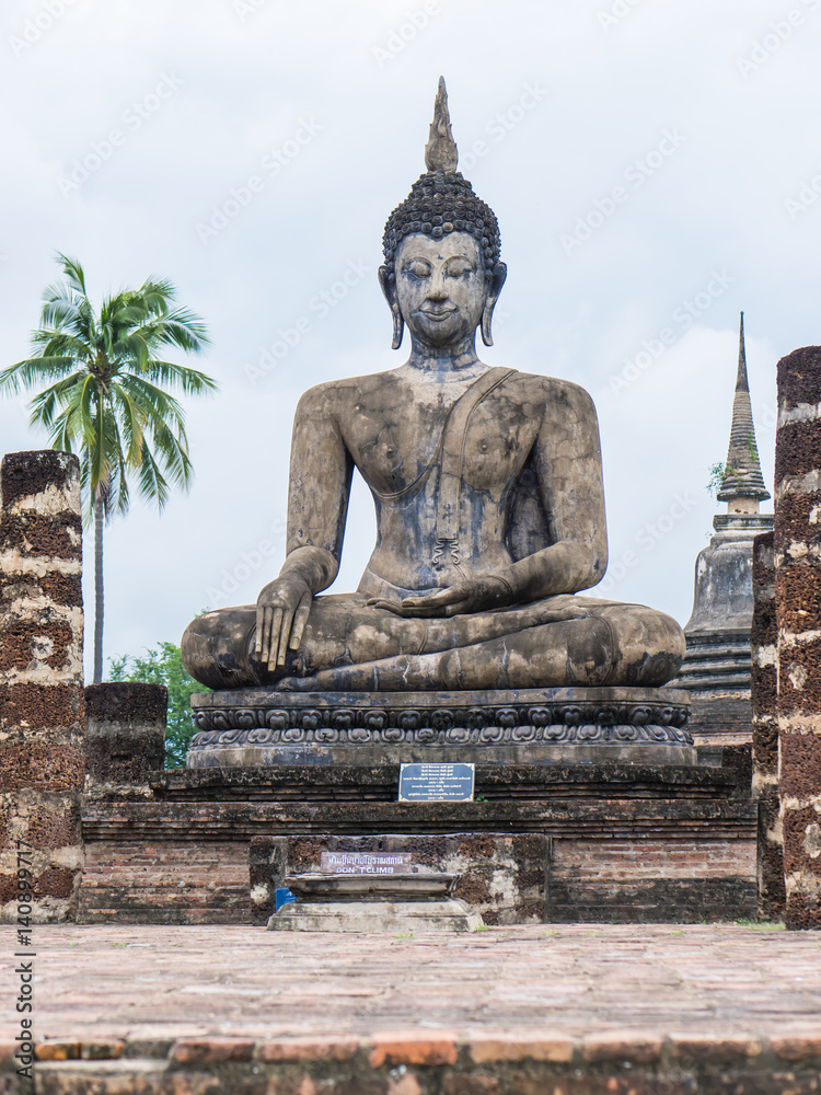 Obraz premium Ruin ancient Buddhist temple, Wat Mahathat Sukhothai, landmark in Thailand