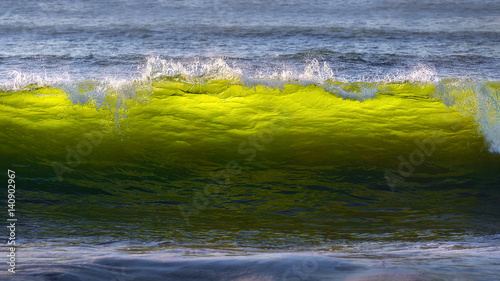 Konstfotografi colorful and beautiful wave breaking