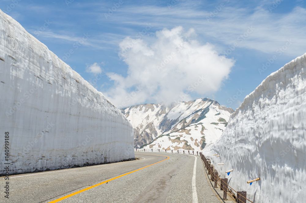 Fototapeta premium Empty road and snow wall at japan alps tateyama kurobe alpine route