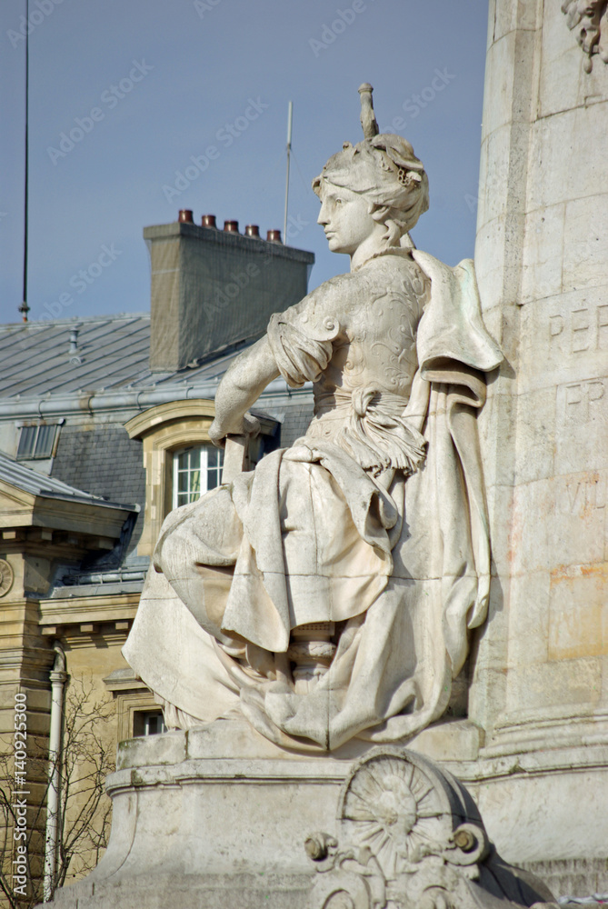 Statue de femme place de la République à Paris, France