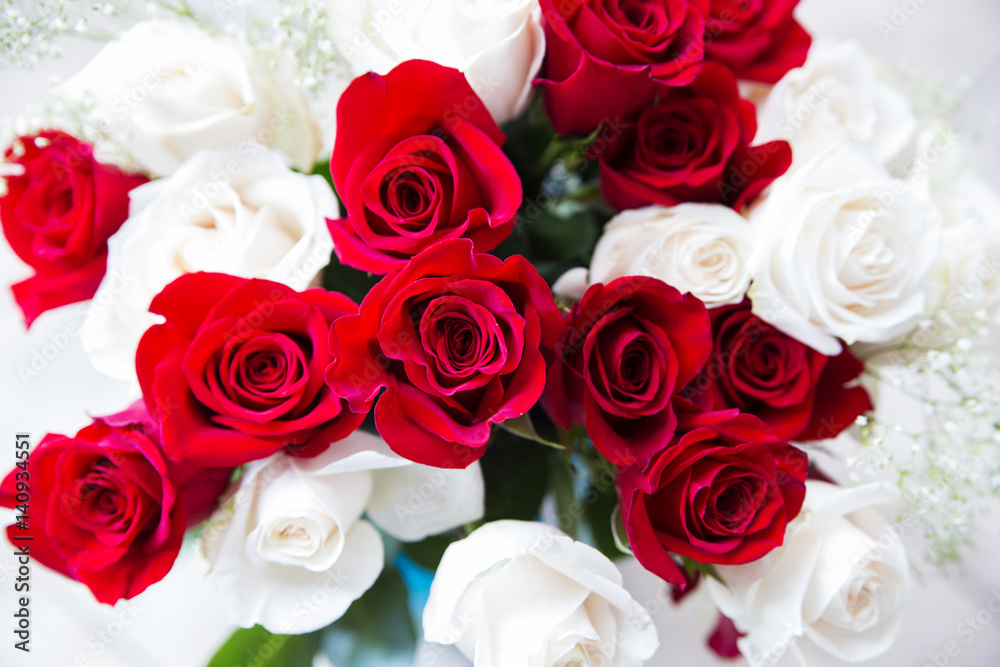 Obraz premium Bouquet of red and white roses 