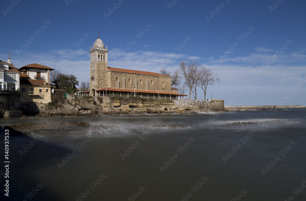 iglesia  de luanco mar quieta  asturias