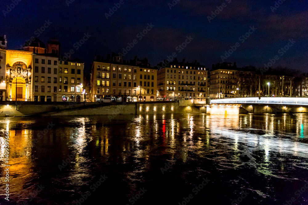 Quais de Saône à Lyon de nuit