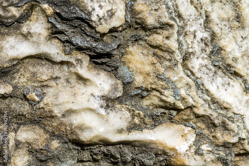 Gesteinsschichten in einem Marmorsteinbruch