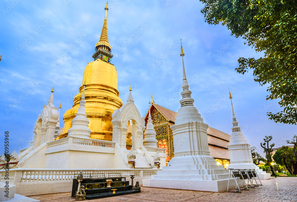 Naklejka premium Chiang Mai, Thailand: Wat Suan Dok Chedis