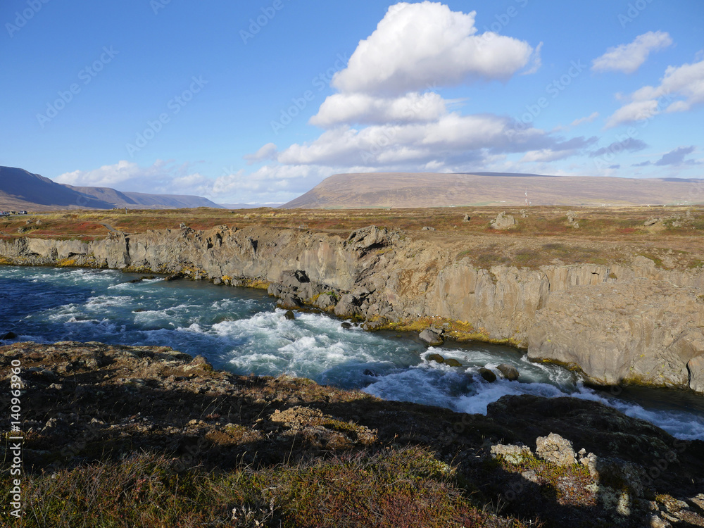 Der Fluss SkjálfandafljótWasserfall am Godafoss im Norden von Island
