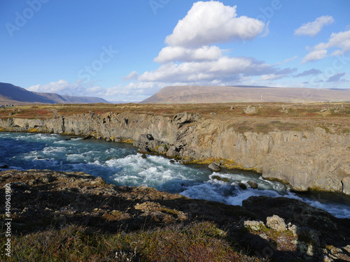 Fototapeta Naklejka Na Ścianę i Meble -  Der Fluss SkjálfandafljótWasserfall am Godafoss im Norden von Island