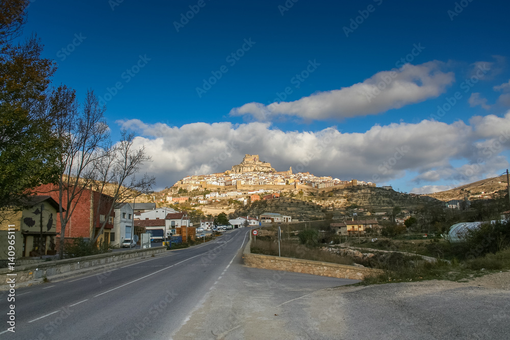 Fototapeta premium Morella to miasto i gmina w Hiszpanii, w prowincji Castellon we wspólnocie autonomicznej Walencji. Gmina jest częścią dzielnicy (Comarca) Los Puertos. Listopad 2007.