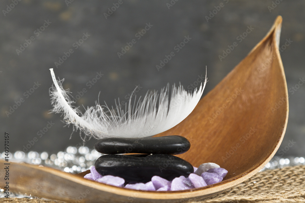 Ταπετσαρία relaxation concept with feather and hot stones