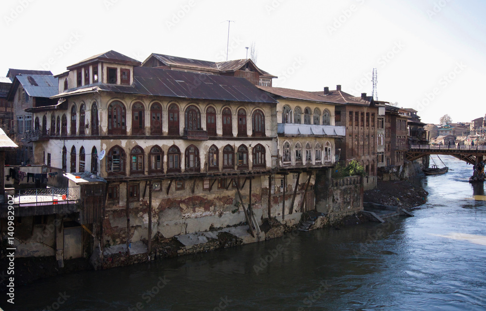 Obraz premium Indian town on edge of river