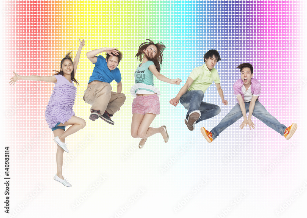 Obraz premium Young men and women jumping