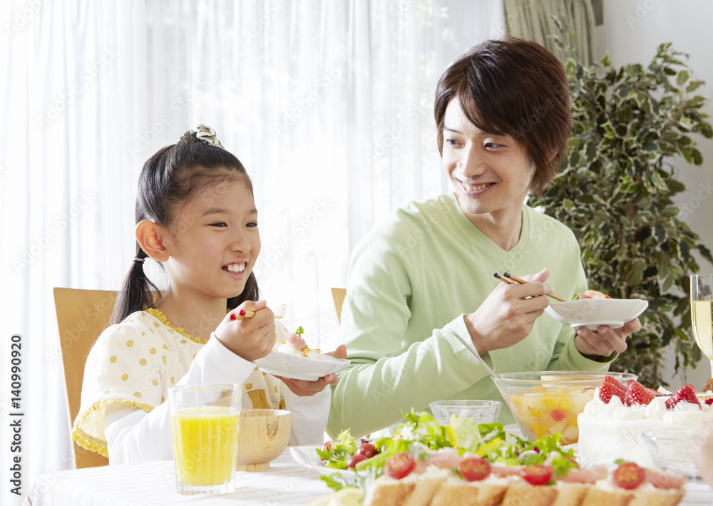 Father and daughter eating chirashi sushi Father and daughter eating chirashi sushi