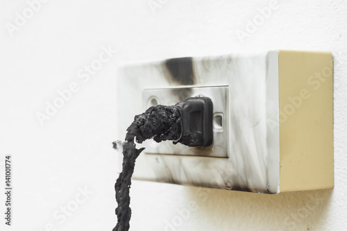 Foto Electricity short circuit / Electrical failure resulting in electricity wire bur