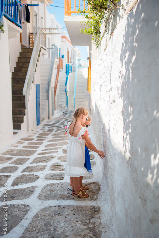 Φωτογραφία Cute little girls outdoors in narrow street at old city in Greece