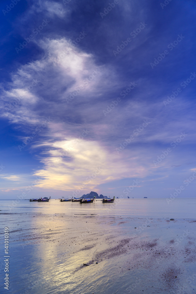 Obraz premium Traditional thai boats at sunset beach. Ao Nang Krabi province