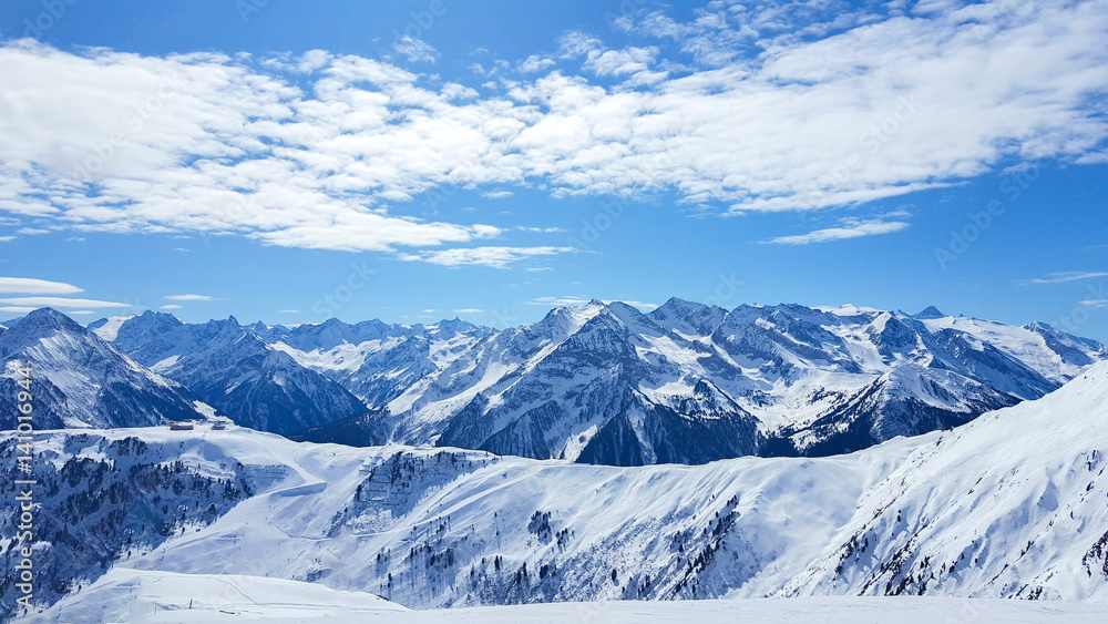 Skigebiet in Mayrhofen Tirol - obrazy, fototapety, plakaty 
