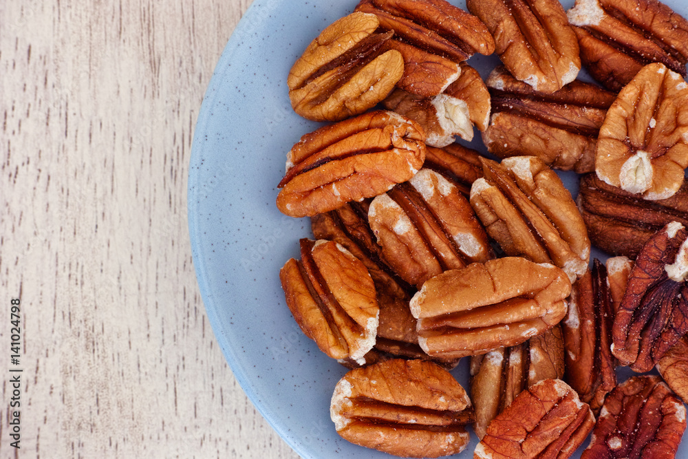 Fototapeta premium Pecan nuts in a plate
