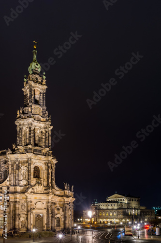 Dresdner Hofkirche und Semperoper bei Nacht, Sachsen in Deutschland