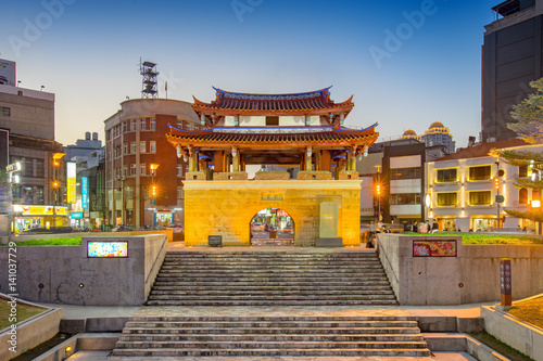 Obraz na płótnie An ancient chinese castle in Hsinchu city at night w salonie
