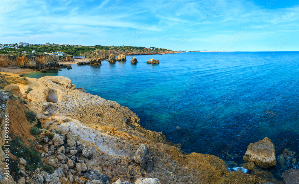 Obraz premium Atlantic rocky coast (Albufeira, Algarve, Portugal).