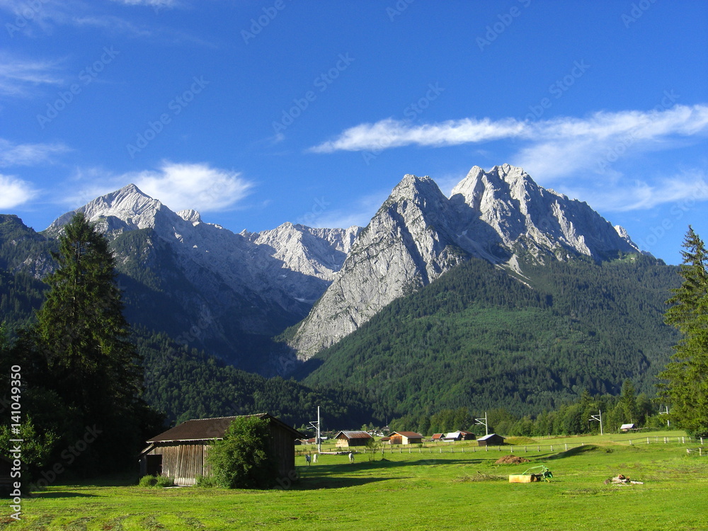 Blick von Grainau auf Alpsitze, Waxenstein und Zugspitze