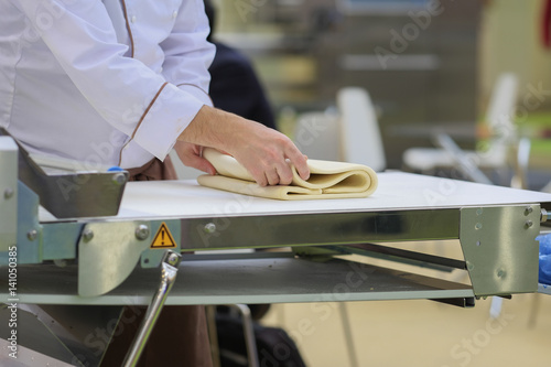 Canvas Print confectioner makes cakes